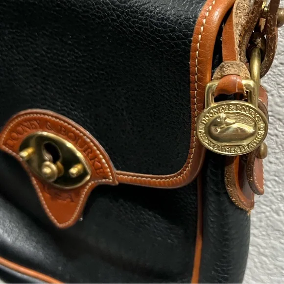 Vintage 1970s Dooney & Bourke Cavalry Spectator Leather Bucket Crossbody Bag - Picture 5 of 16